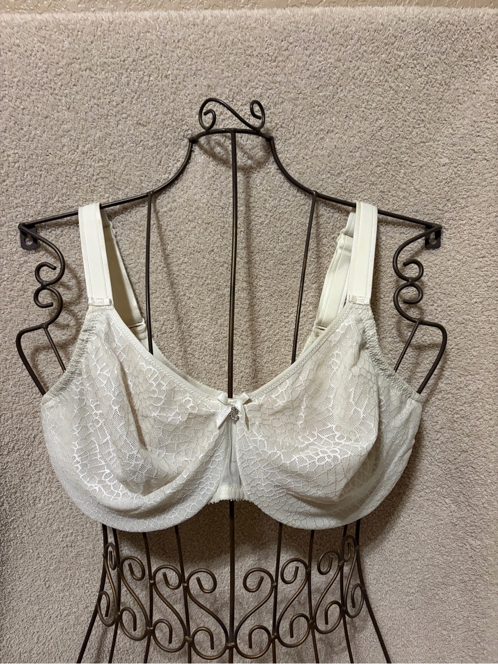 Chantelle - Ivory Lace Minimizer Full Coverage Bra